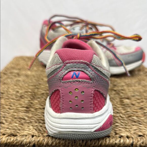 New Balance 689 Girls Rainbow Logo Athletic Running Sneakers - Picture 3 of 5